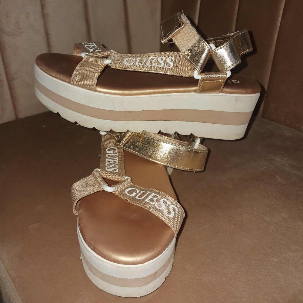 GUESS platform sandals 🤍
